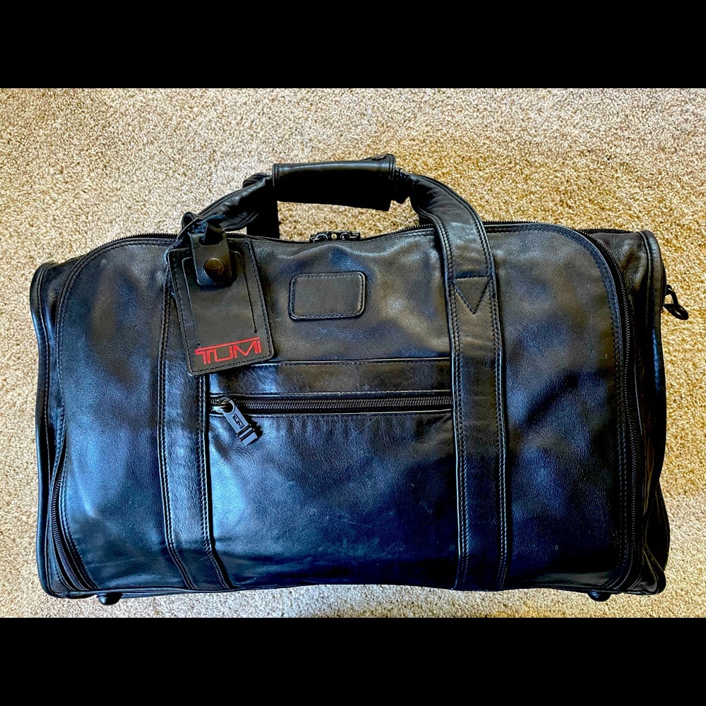 Men’s Tumi Black Leather Travel Bag.